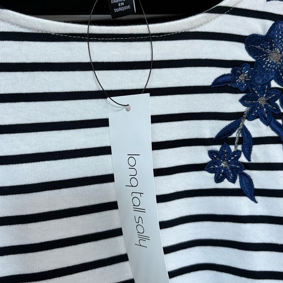 Long Tall Sally | NWT Women's White Black Stripe Top Blue Floral Accent Size M - Picture 2 of 9
